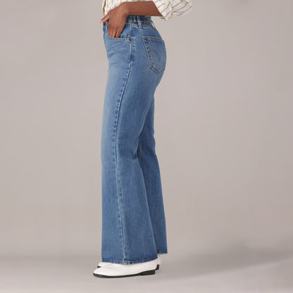 LEVI'S® WOMEN'S CINCH FLARE JEANS - MED INDIGO - WORN IN