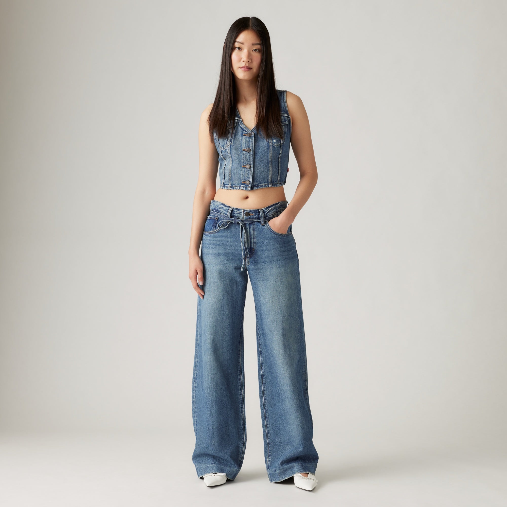 LEVI S WOMEN S XL STRAIGHT JEANS MED INDIGO WORN IN