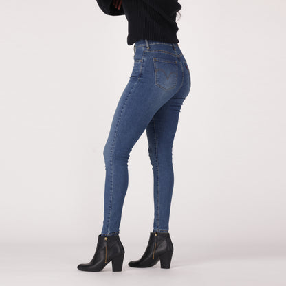 LEVI'S® WOMEN'S CURVY HIGH-RISE SUPER SKINNY  - MED INDIGO - WORN IN