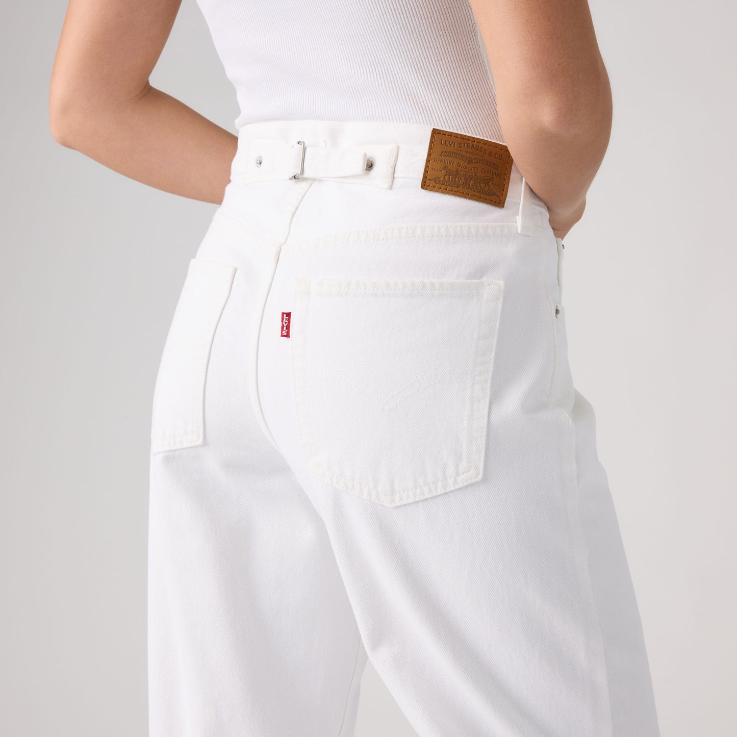 LEVI'S® WOMEN'S LOOSE TAPER JEANS - WHITE