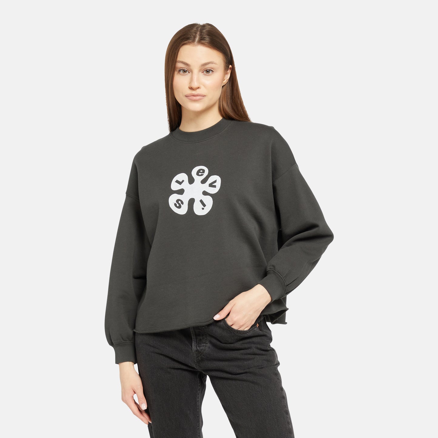 LEVI'S® WOMEN'S GRAPHIC LEO CREWNECK SWEATSHIRT - BLACK