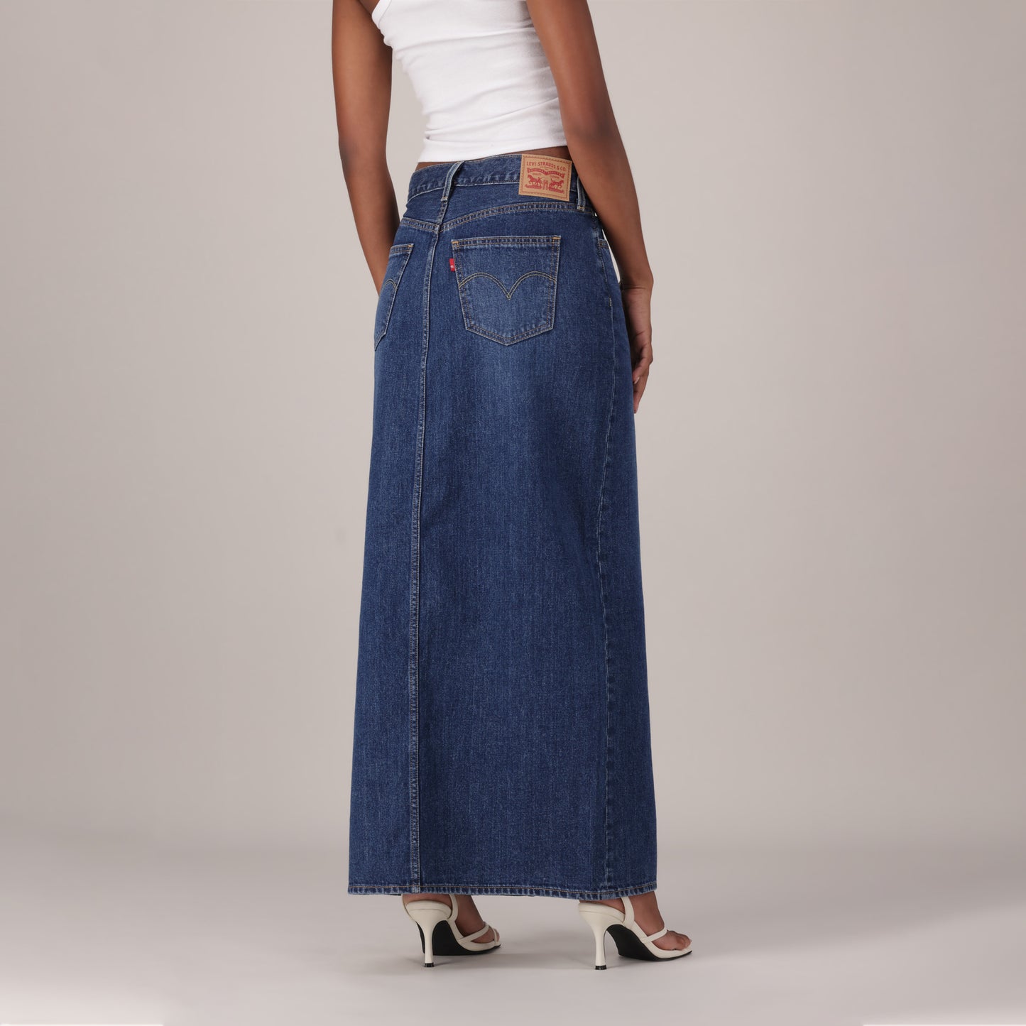 LEVI'S® WOMEN'S COLUMN SKIRT - MED INDIGO - FLAT FINISH