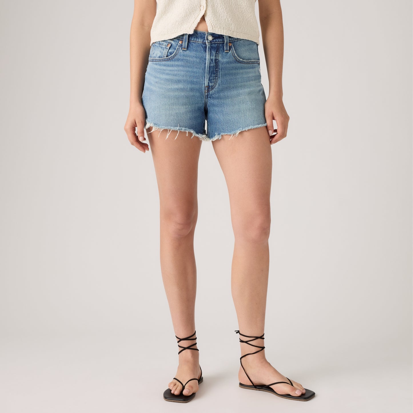 LEVI'S® WOMEN'S 501® CURVE SHORTS - MED INDIGO - WORN IN
